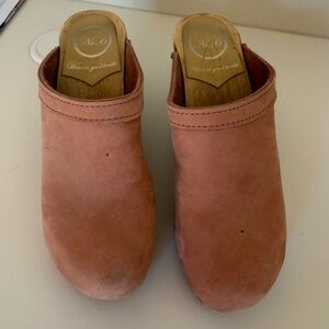 No. 6 Coral Pink Clogs